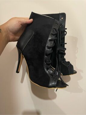🦆 NEW HEELED BOOTIES